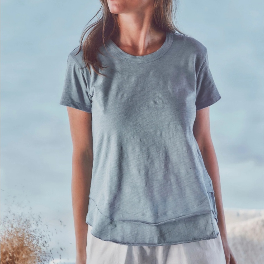 Leallo Daisy Ruffle Bottom Tee